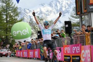 Giro d’Italia 2018: Chris Froome sokkolta a mezőnyt